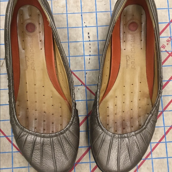 Clark’s Unstructured metallic flats size 8.5 - Picture 2 of 7